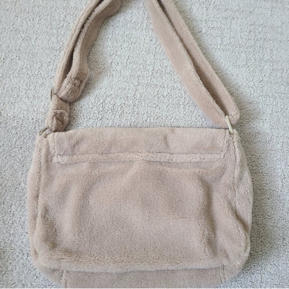 GWP Chanel Precision VIP/Novelty Teddy Plush beige Shoulder/Crossbody Bag - Picture 3 of 6